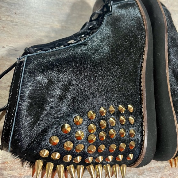 Jeffrey Campbell Ibiza wedge glossy and faux fur ankle boots with spiky studs - Picture 7 of 16